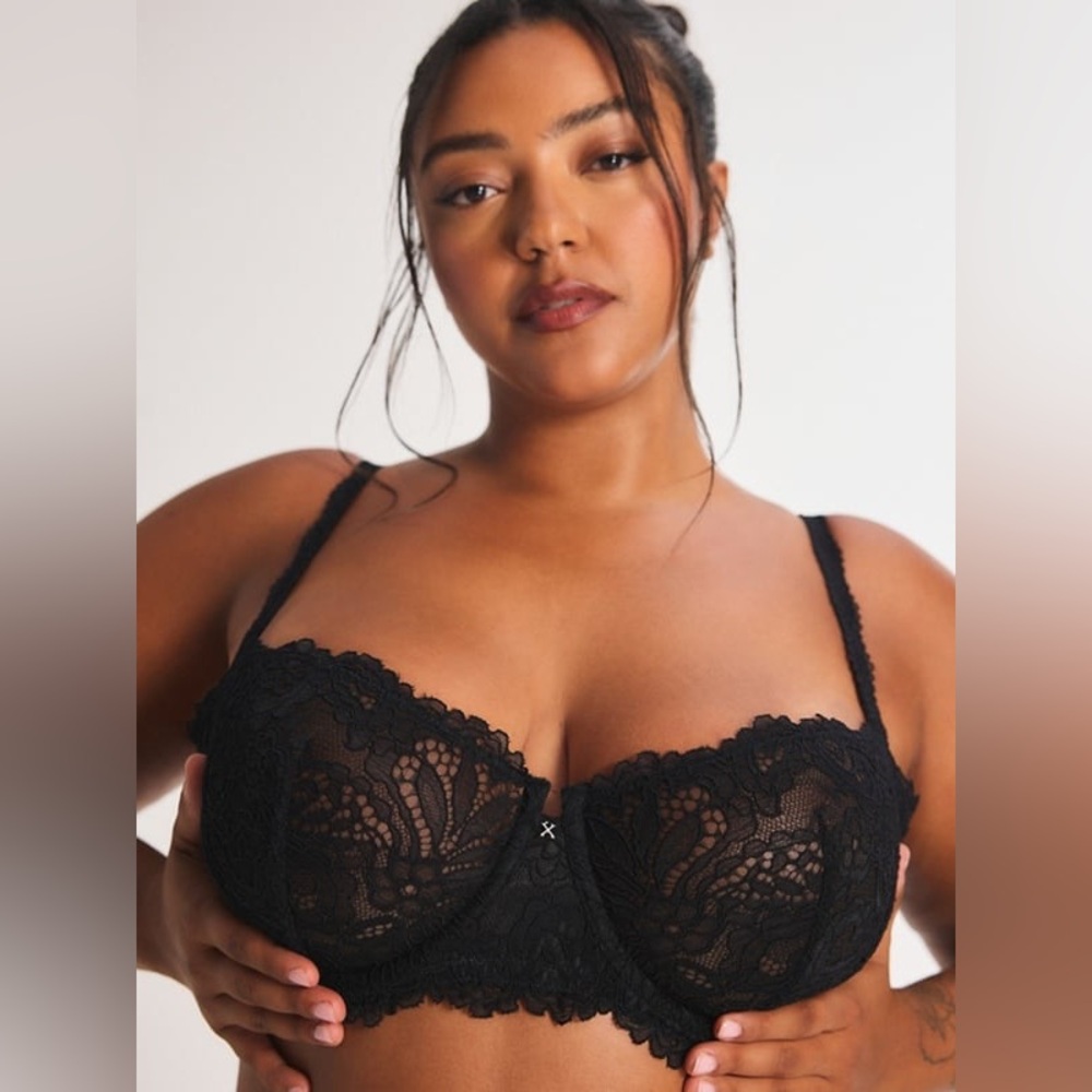 Savage X Fenty Elegant Black Lace Bra